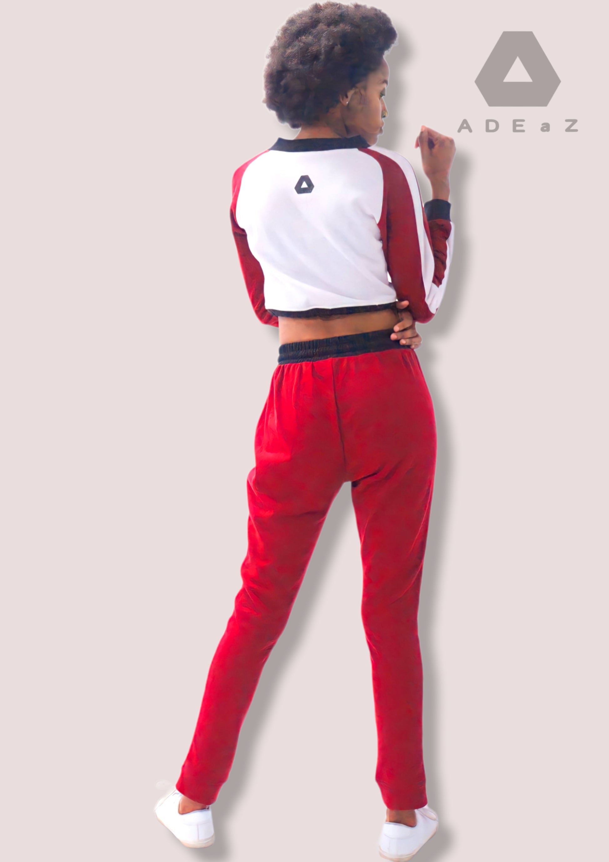 Ladies Fleece Fitted Jogger: Cozy and snug-fitting jogger pants for women, made from fleece material.