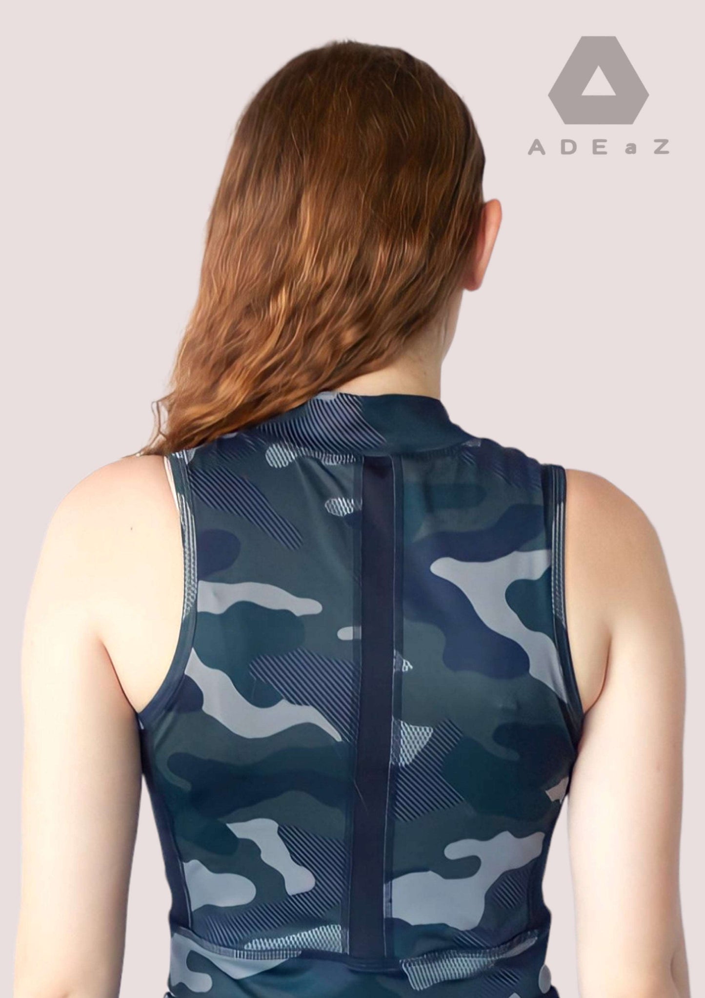 Women's Camo Zip-Up Sleeveless Crop Top: Trendy camouflage pattern with front zipper, sleeveless design, and crop length