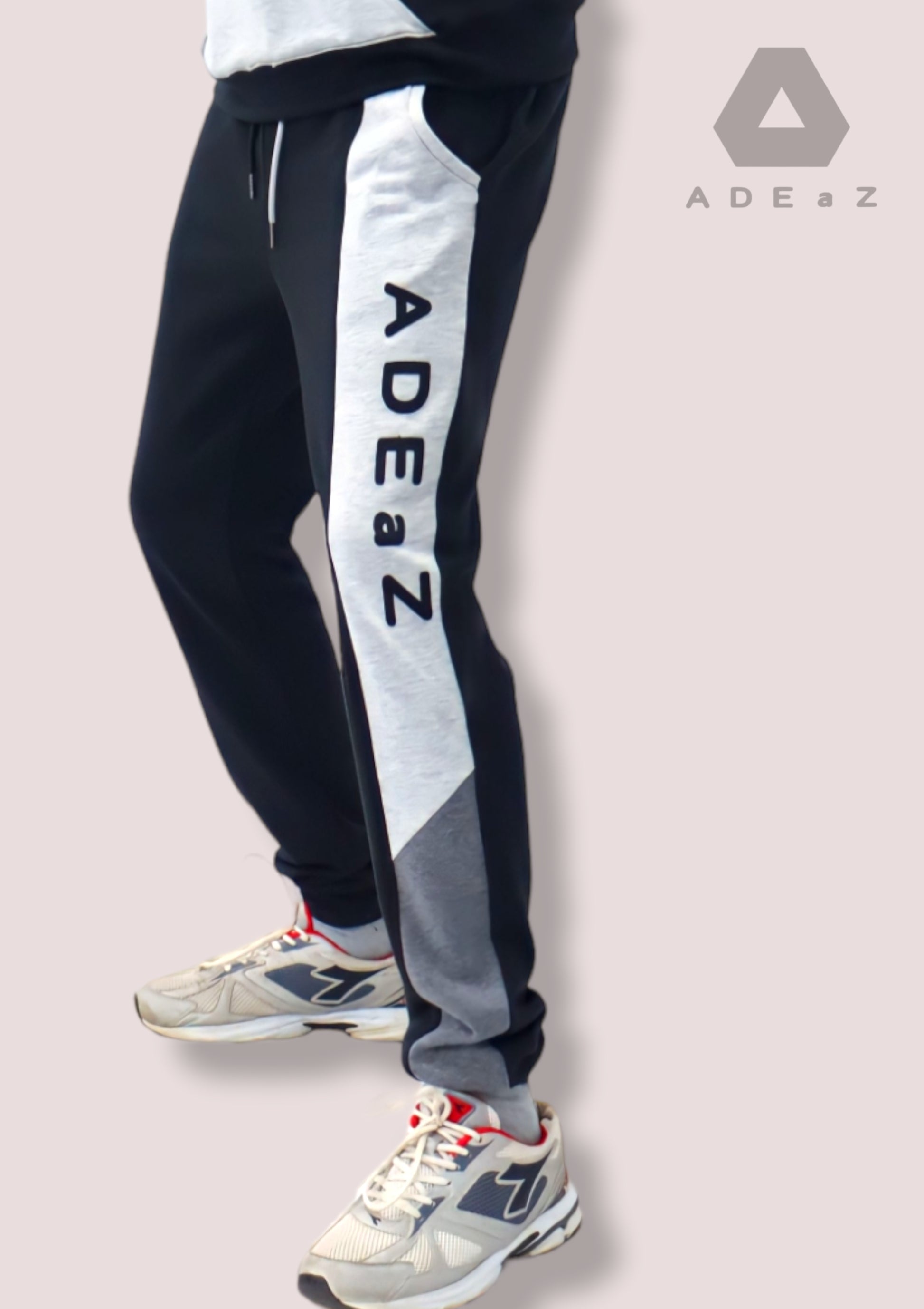 Men's jogging bottoms in black, providing relaxed and versatile comfort for active or casual wear.
